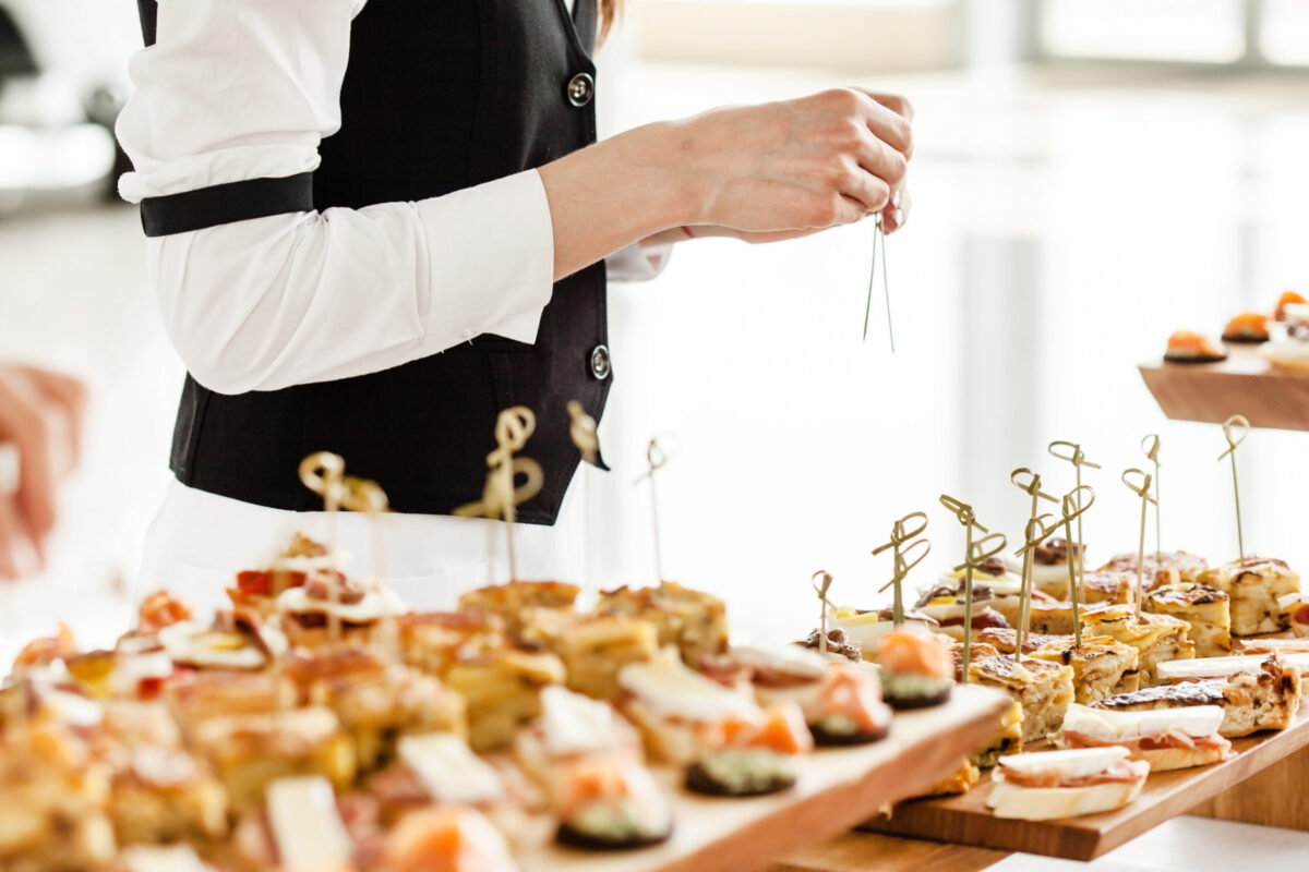 4 Reasons to Hire Catering Services for Your Next Event